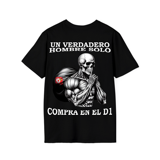 "UN VERDADERO HOMBRE SOLO COMPRA EN EL D1" Camiseta